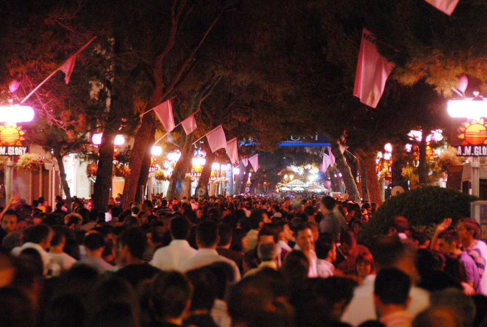 La Notte Rosa in Viale Ceccarini a Riccione foto di D. Gasperoni