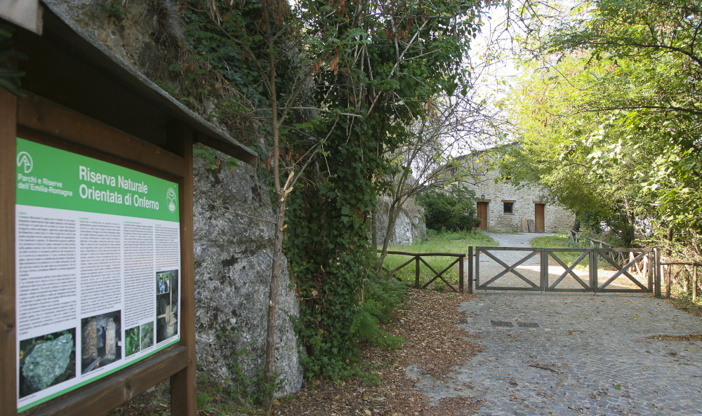 Onferno caves, Gemmano photo by PH. Paritani