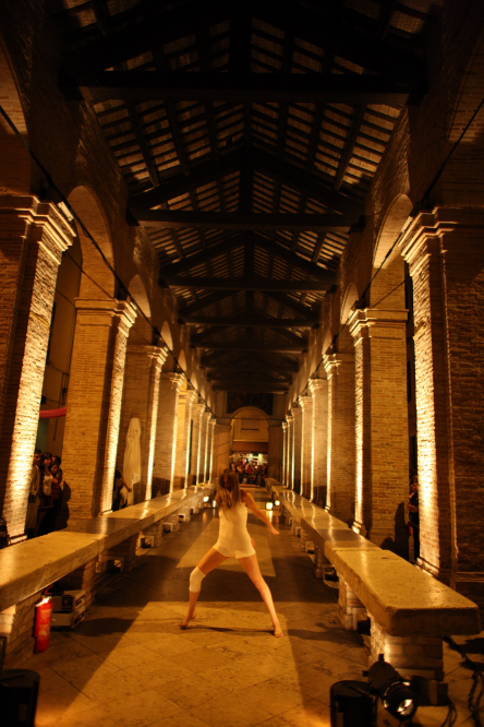 La Notte Rosa, danza urbana alla Vecchia Pescheria, Rimini photo by Archivio Provincia di Rimini