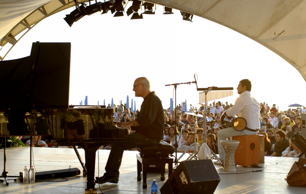 La Notte Rosa, concerto di Ludovico Einaudi sulla spiaggia di Rimini foto di R. Gallini