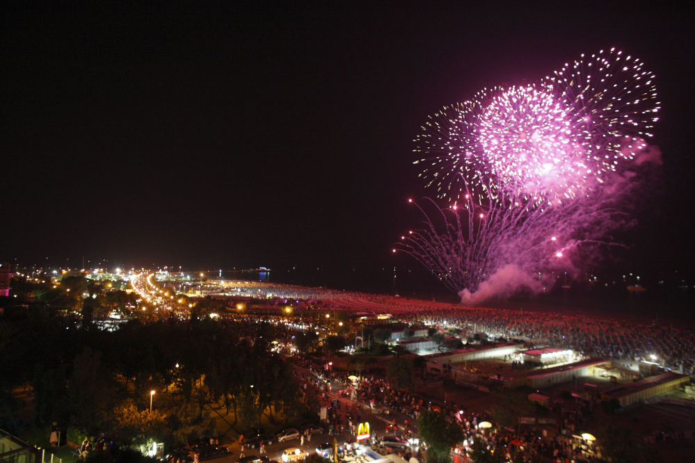 La Notte Rosa, fuochi d'artificio foto di Archivio Provincia di Rimini