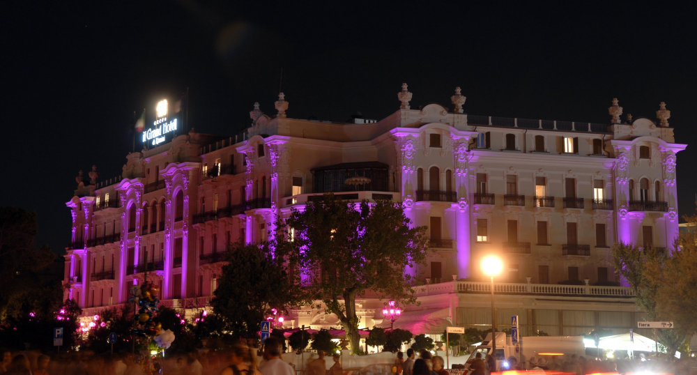 La Notte Rosa, il Grand Hotel di Rimini foto di Archivio Provincia di Rimini