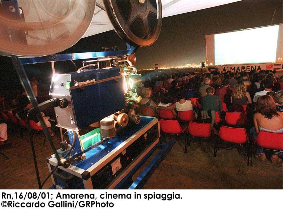 Cinema sulla spiaggia, Amarena, Rimini foto di R. Gallini