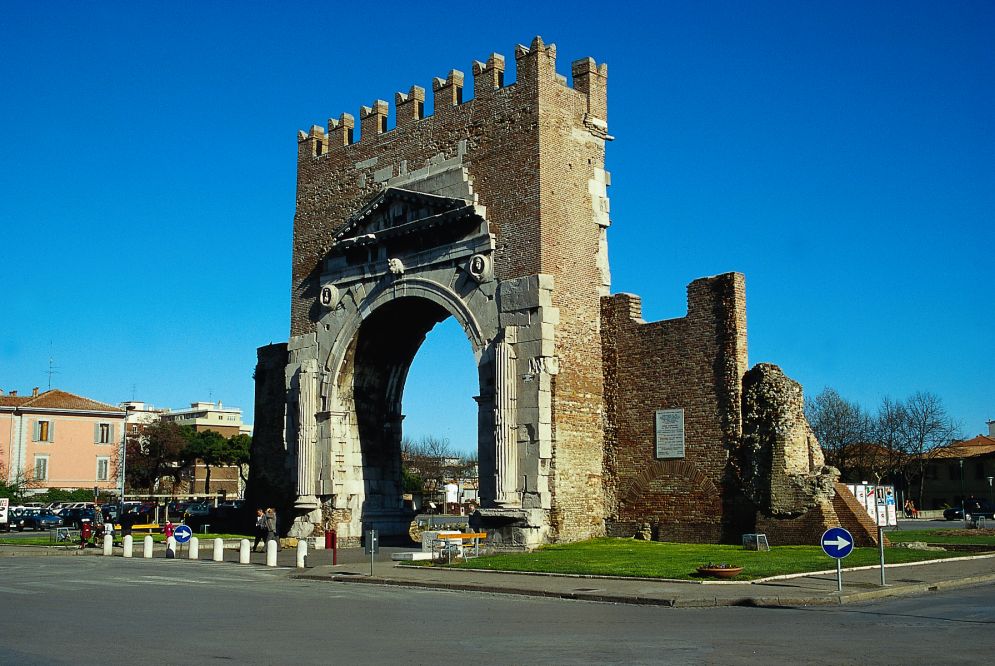 Rimini, Arco d'Augusto foto di Archivio Provincia di Rimini