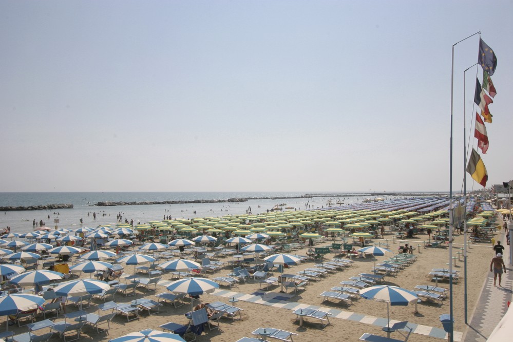 Bellaria Igea Marina, beach and sun umbrellas photo by PH. Paritani