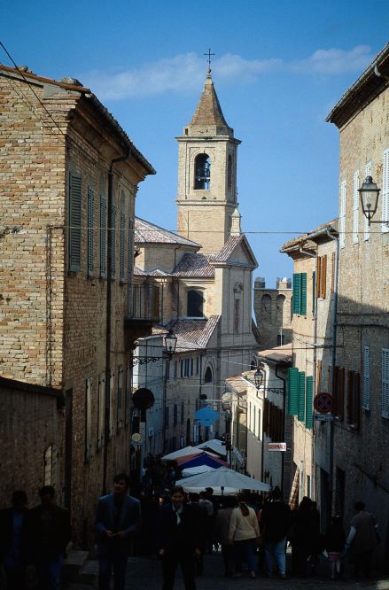 mercatino nelle vie del borgo, Saludecio foto di S. di Bartolo