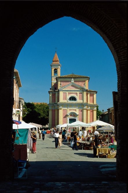 Chiesa di Santa Lucia, San Giovanni in Marignano foto di T. Mosconi