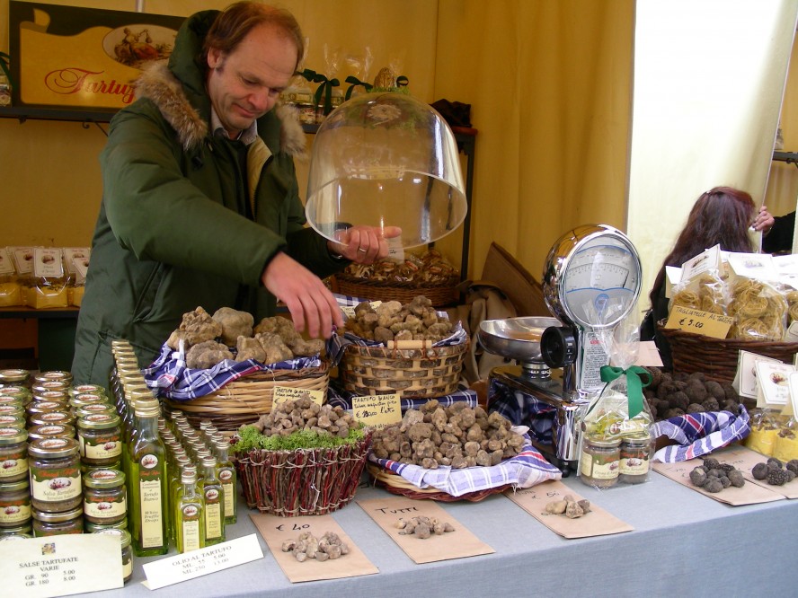 fiera del tartufo bianco pregiato, Sant'Agata Feltria Foto(s) von Archivio Provincia di Rimini