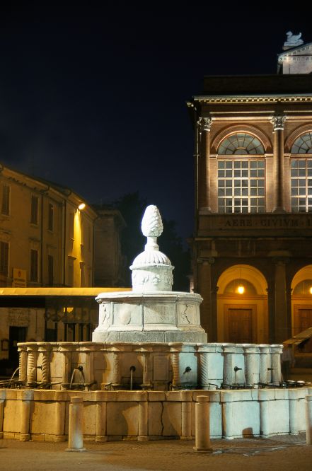 Fontana della Pigna photos de F. Sancisi