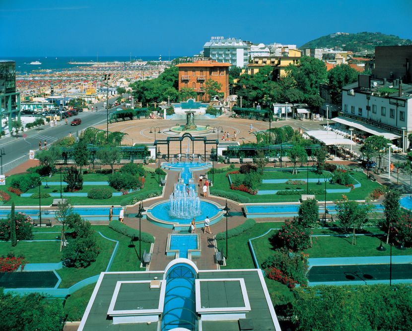 Cattolica, piazza primo maggio foto di Archivio Provincia di Rimini