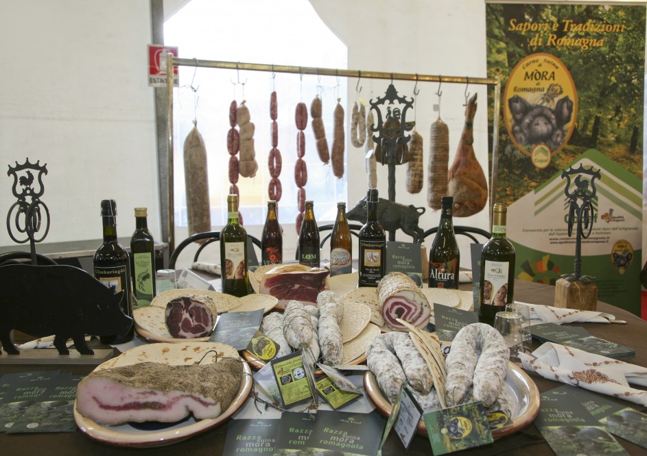 Bellaria Igea Marina, salumi e salsicce foto di PH. Paritani