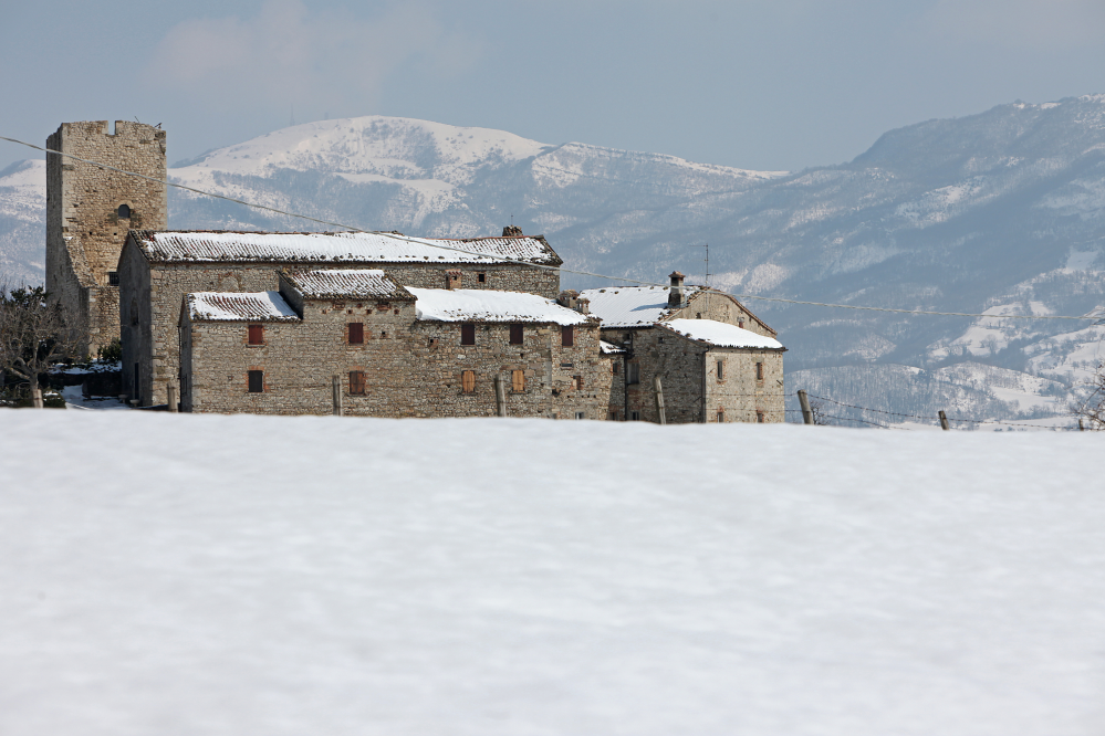 Sant'Agata Feltria, borgo di Petrella Guidi sotto la neve photos de PH. Paritani