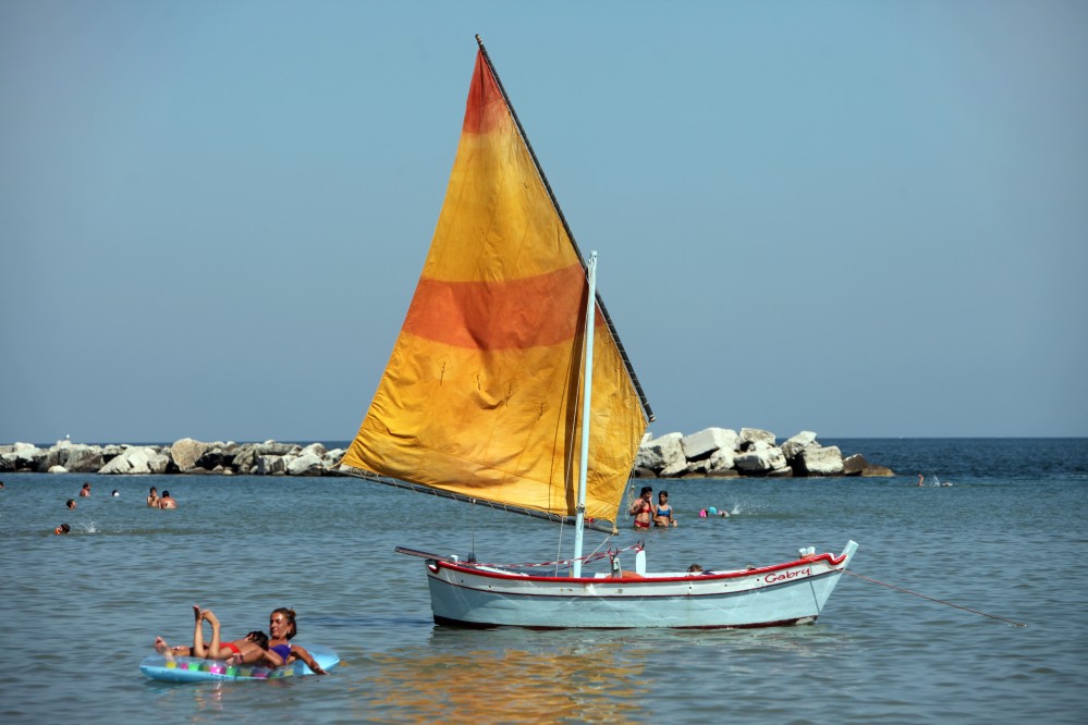 Bellaria Igea Marina, bagnanti in mare foto di PH. Paritani