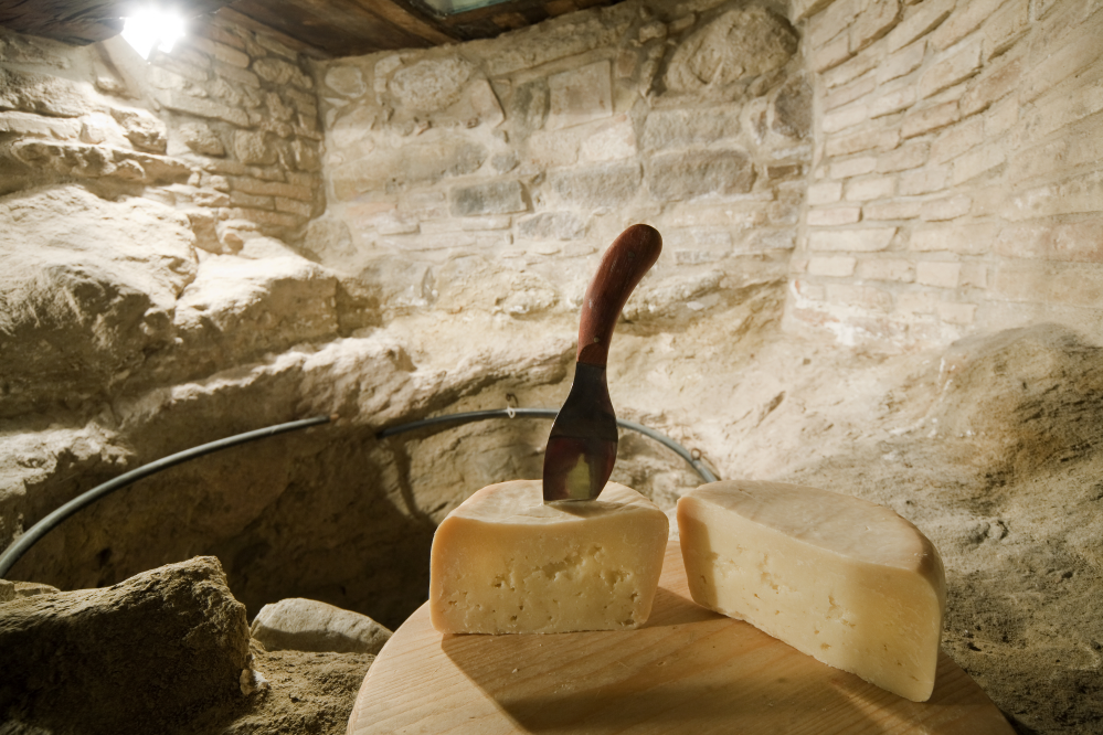 Talamello, formaggio di fossa Ambra di Talamello foto di PH. Paritani