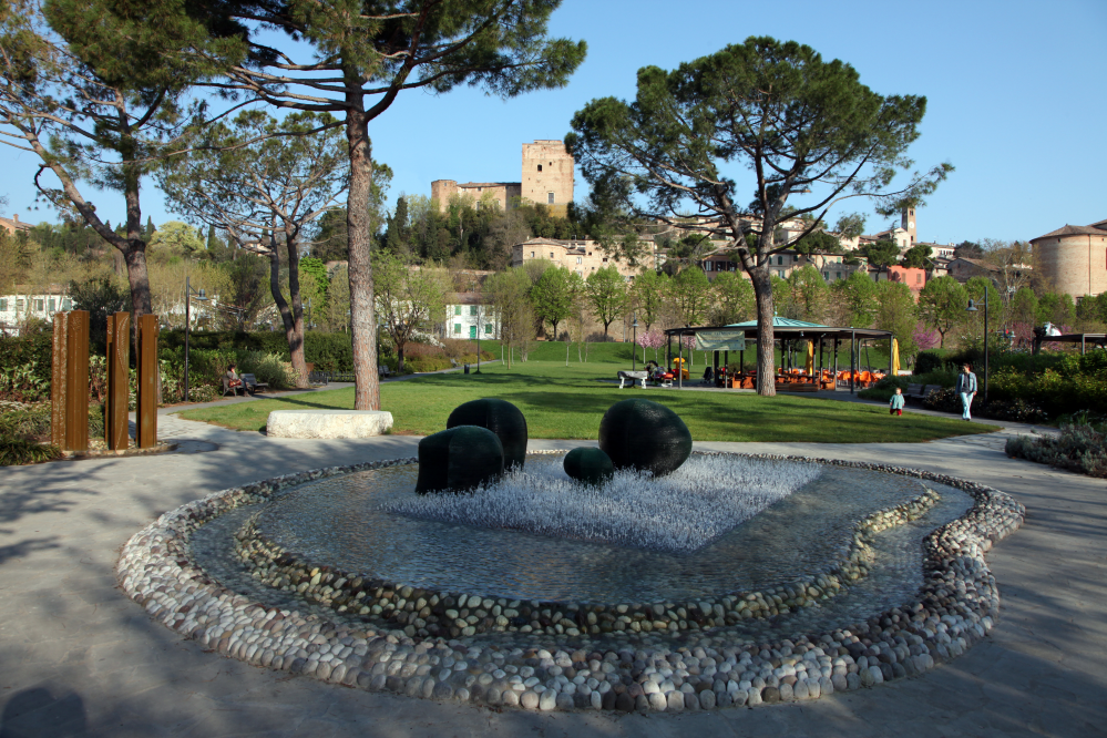 Fontana del prato sommerso, Santarcangelo di Romagna foto di PH. Paritani
