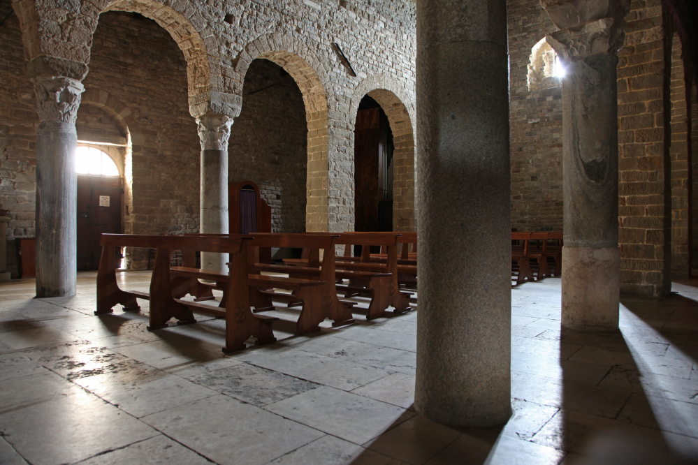 San Leo, la pieve Foto(s) von PH. Paritani