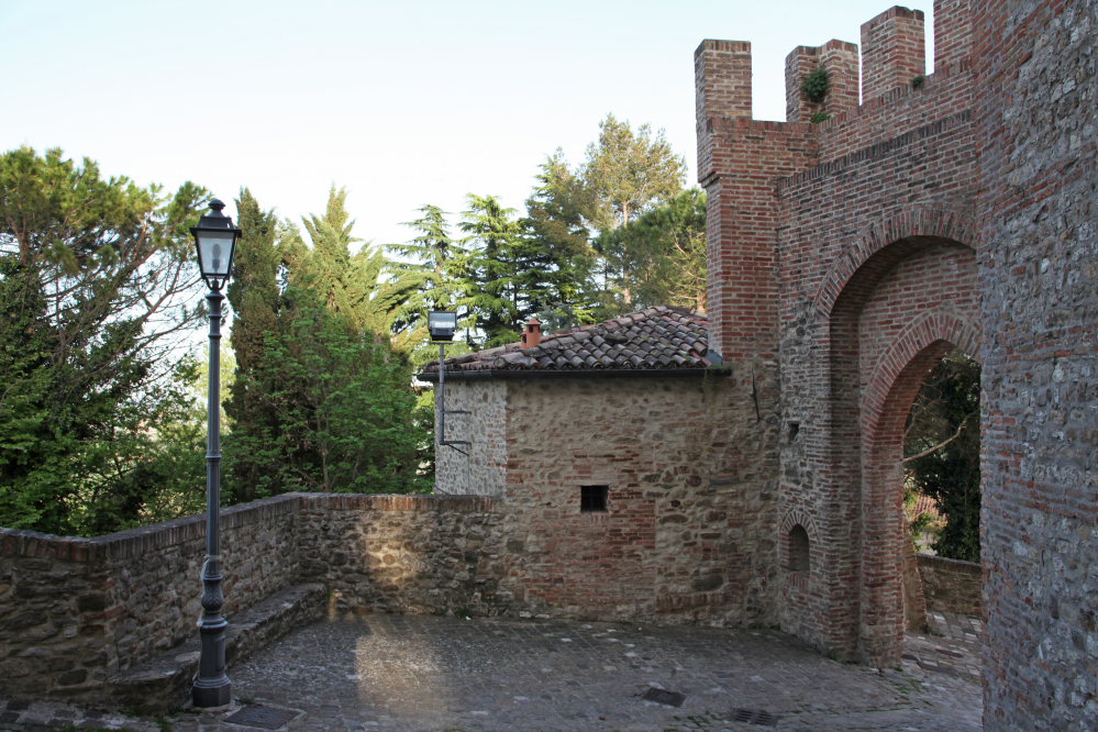 Porta di Montecolombo foto di PH. Paritani