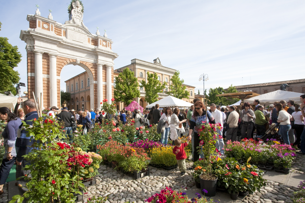 balconi fioriti, Santarcangelo di Romagna foto di PH. Paritani