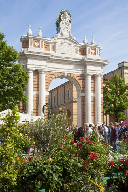 balconies in bloom, Ganganelli arch, Santarcangelo di Romagna photo by PH. Paritani