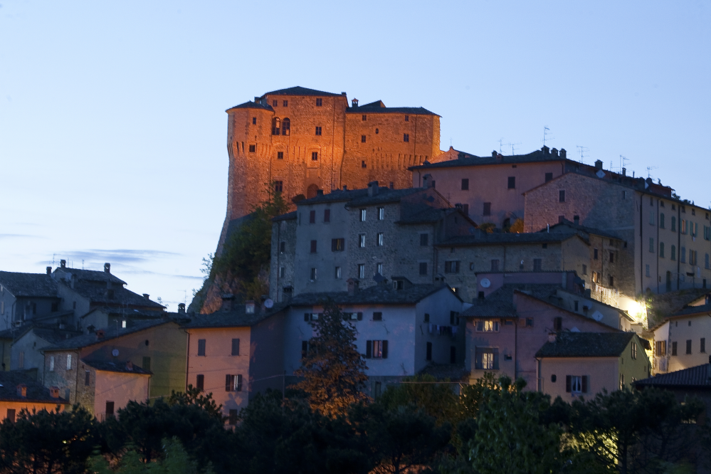 Sant'Agata Feltria, night landscape photo by PH. Paritani