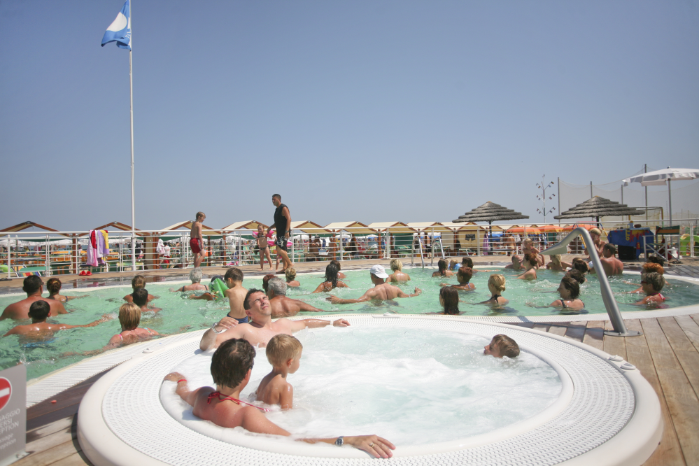 Spiaggia di Cattolica - piscina foto di PH. Paritani