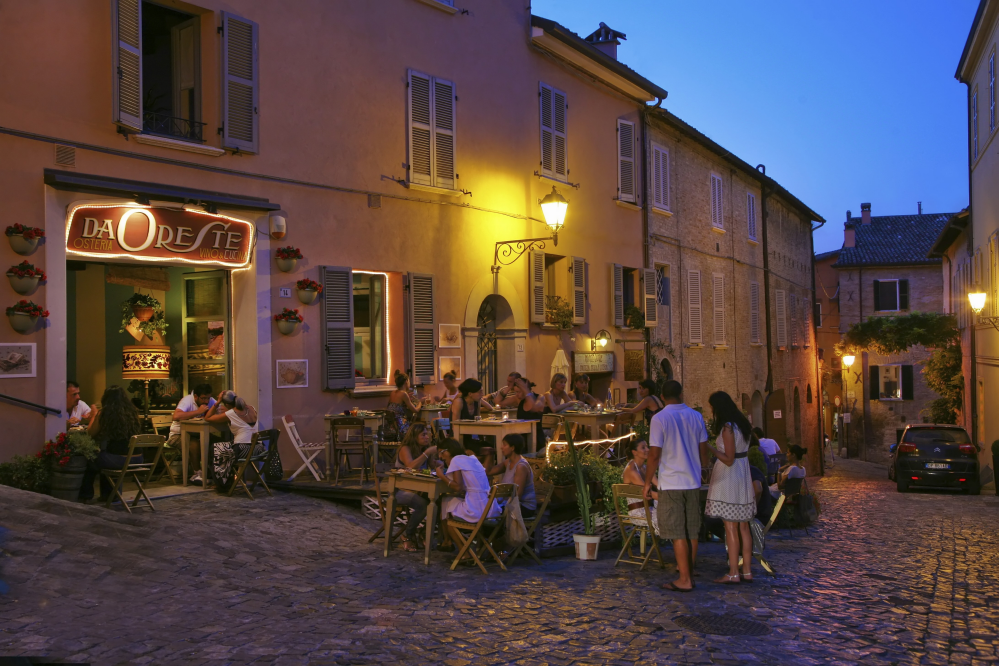 vita notturna a Santarcangelo di Romagna foto di PH. Paritani