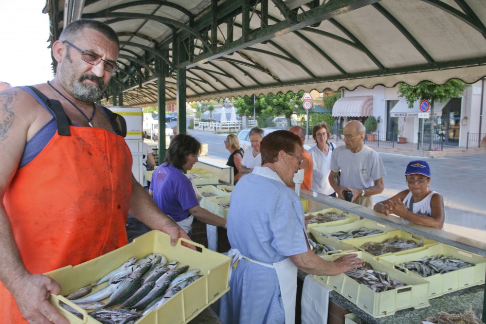 Bellaria Igea Marina, pescheria foto di PH. Paritani