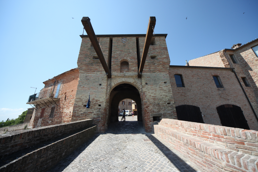 Porta di ingresso, Mondaino foto di PH. Paritani