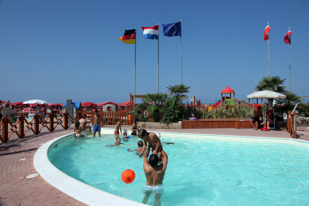 Spiaggia di Cattolica - piscina foto di PH. Paritani