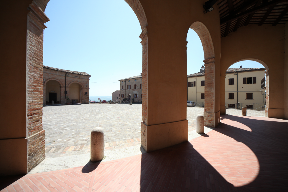 Piazza Maggiore, Mondaino photo by PH. Paritani