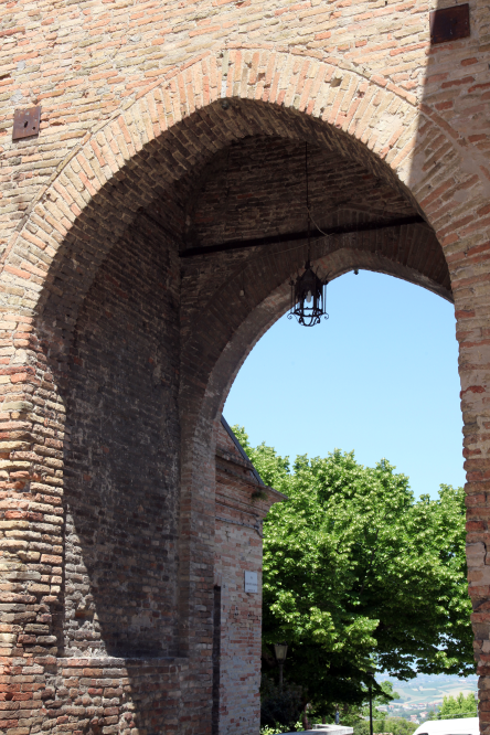 Porta di ingresso, Saludecio foto di PH. Paritani