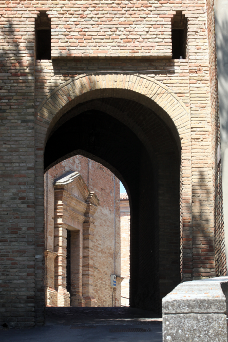Entrance gate to Saludecio photo by PH. Paritani
