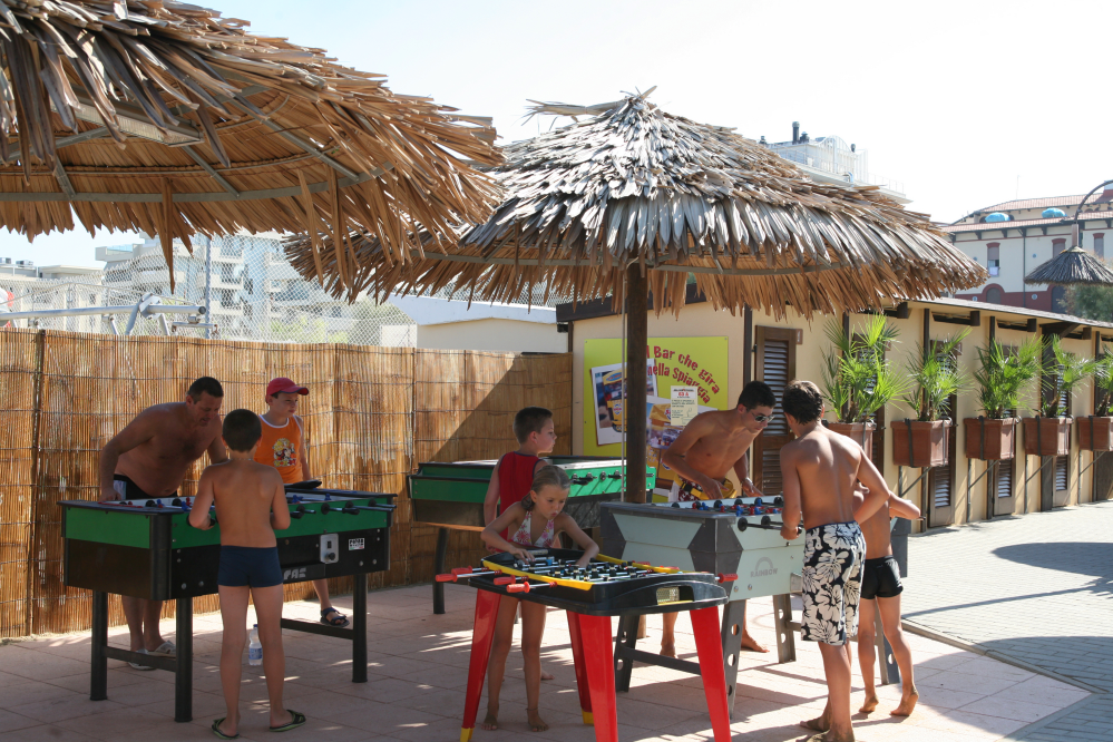 Giochi di bambini in spiaggia - Rimini foto di PH. Paritani