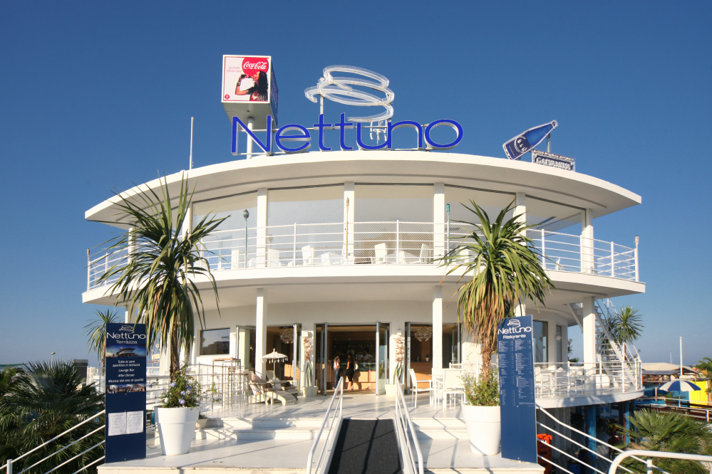 bar, restaurant on the beach, Rimini photo by PH. Paritani