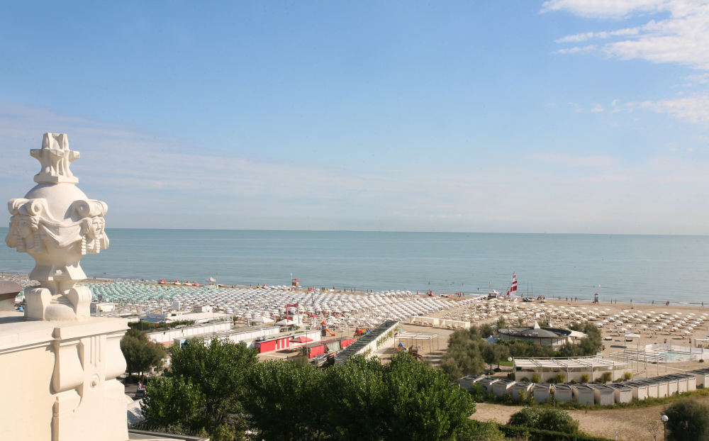 Vista sulla spiaggia dal Grand hotel di Rimini Foto(s) von PH. Paritani