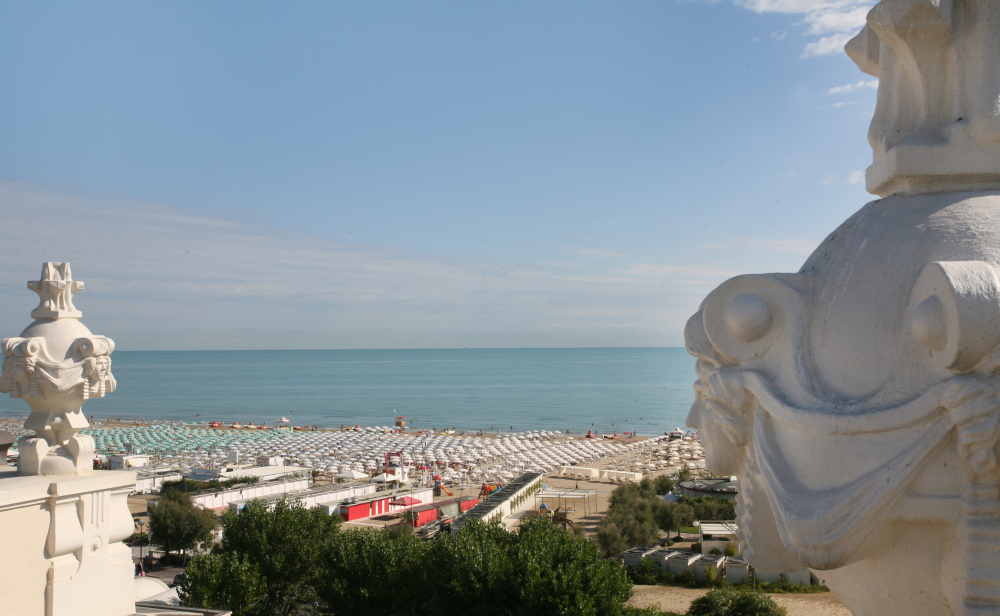 Vista sulla spiaggia dal Grand hotel di Rimini Foto(s) von PH. Paritani
