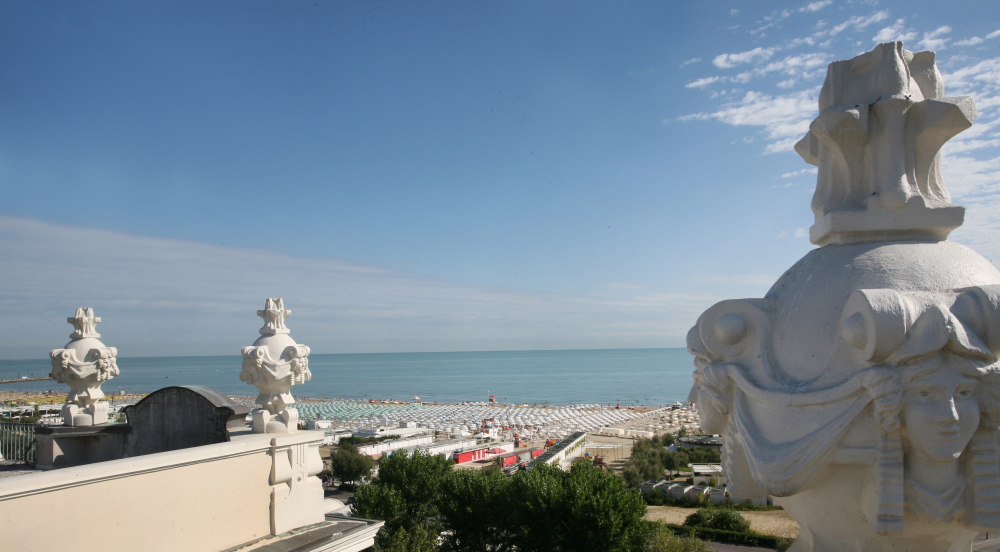 Vista sulla spiaggia dal Grand hotel di Rimini foto di PH. Paritani