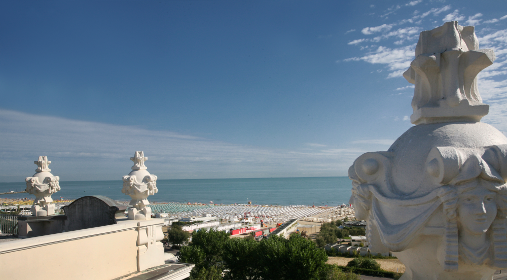 Vista sulla spiaggia dal Grand hotel di Rimini foto di PH. Paritani