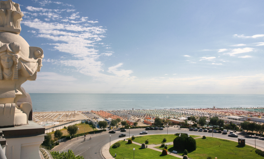 Vista sulla spiaggia dal Grand hotel di Rimini foto di PH. Paritani