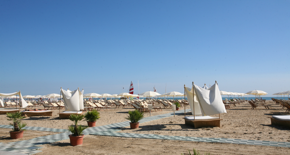 Spiaggia dal Grand Hotel di Rimini foto di PH. Paritani