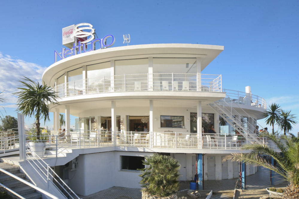 bar, restaurant on the beach, Rimini photo by PH. Paritani