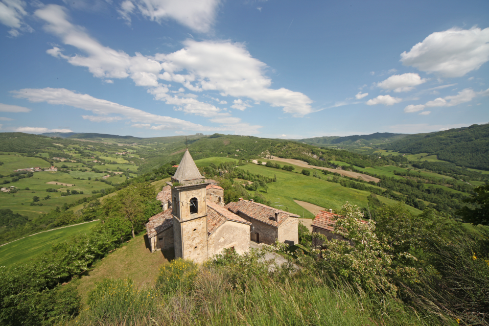 Pennabilli, panorama del borgo di Bascio foto di PH. Paritani
