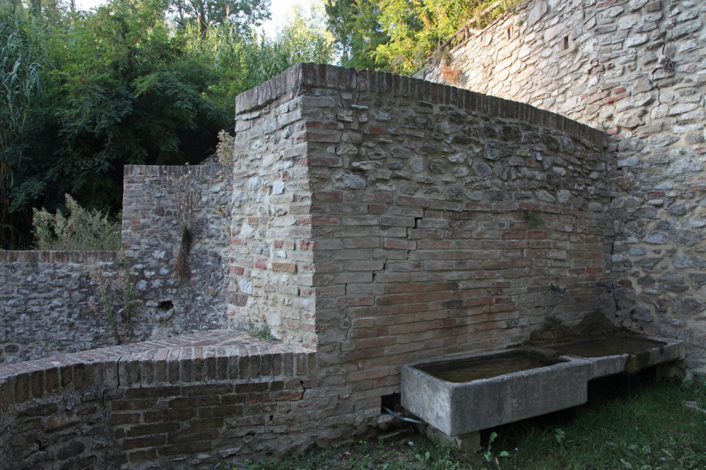 Old Public washing troughs, Montecolombo photo by PH. Paritani