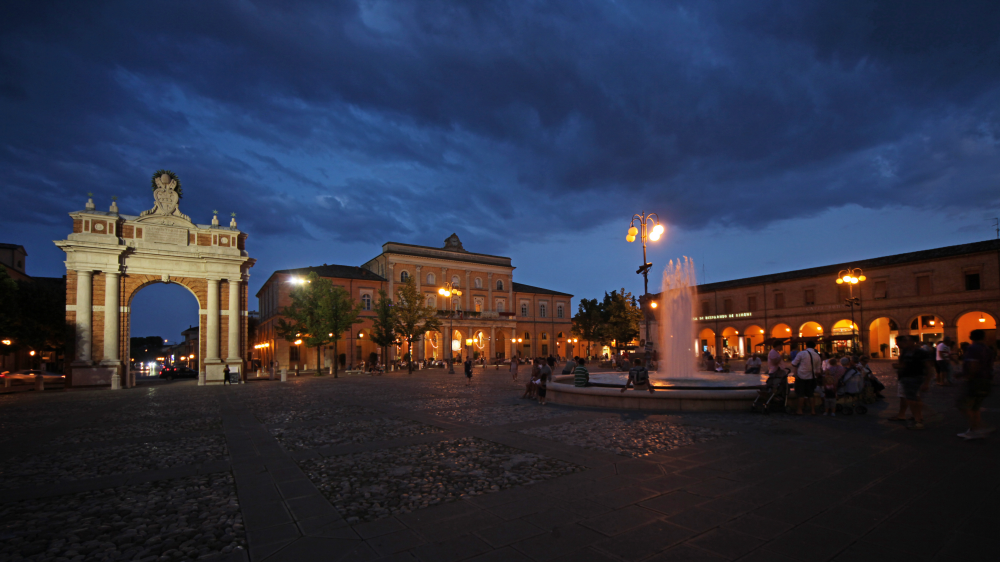 Piazza e arco Ganganelli, Santarcangelo di Romagna foto di PH. Paritani