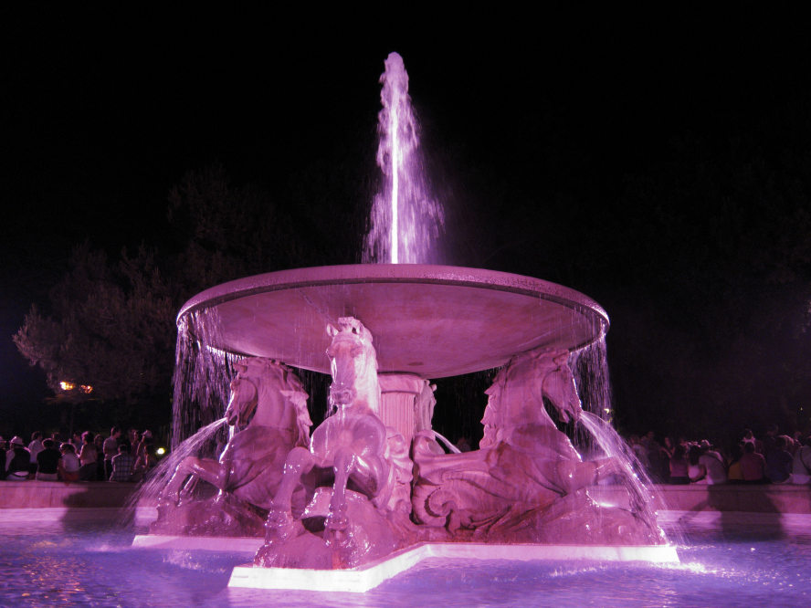 La Notte Rosa, fontana dei 4 cavalli photos de R. Masi