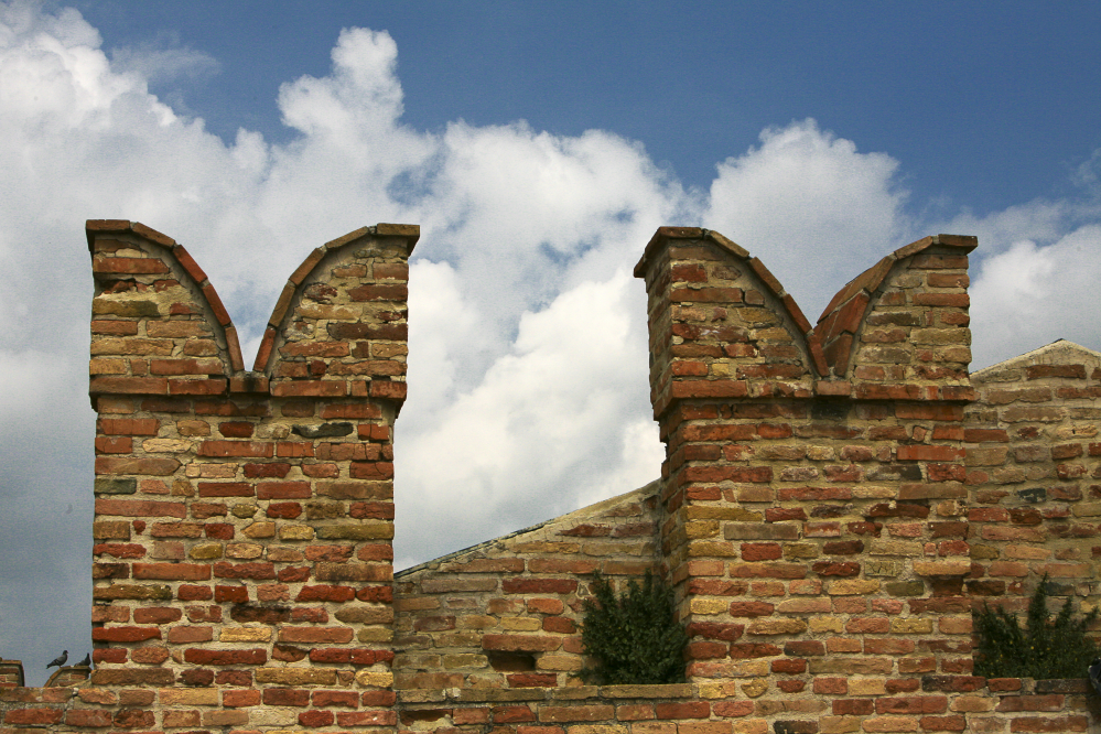 Battlements of the fortress, Mondaino photo by PH. Paritani