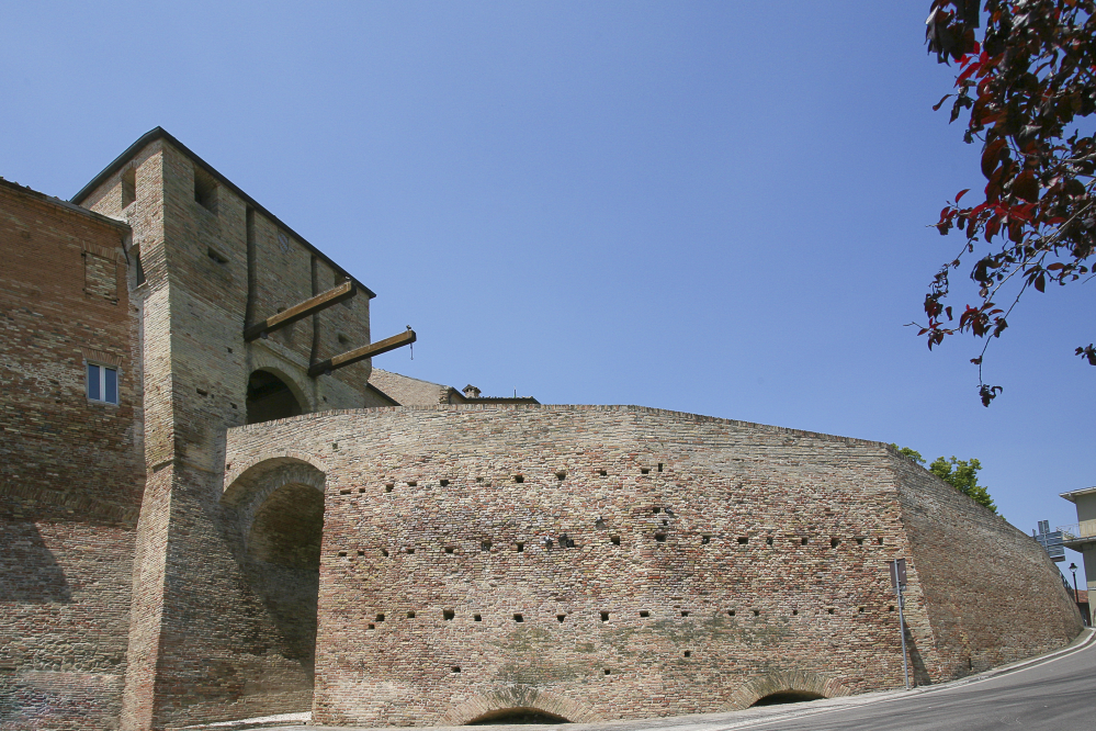 Mura di cinta, Mondaino foto di PH. Paritani