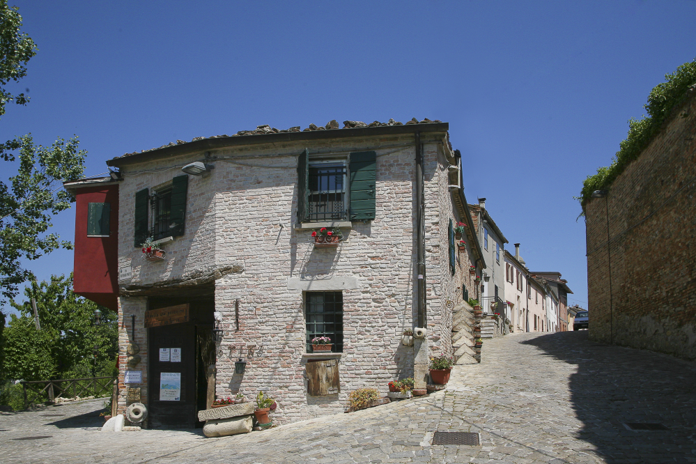 Scorcio del paese, Mondaino foto di PH. Paritani