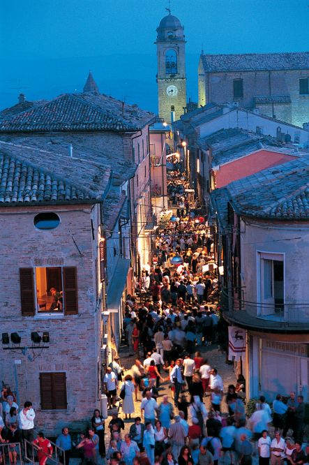 Vie del centro, Palio del daino, Mondaino foto di T. Mosconi