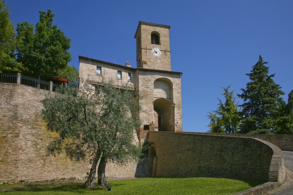 Entrance gate to Montegridolfo photo by PH. Paritani